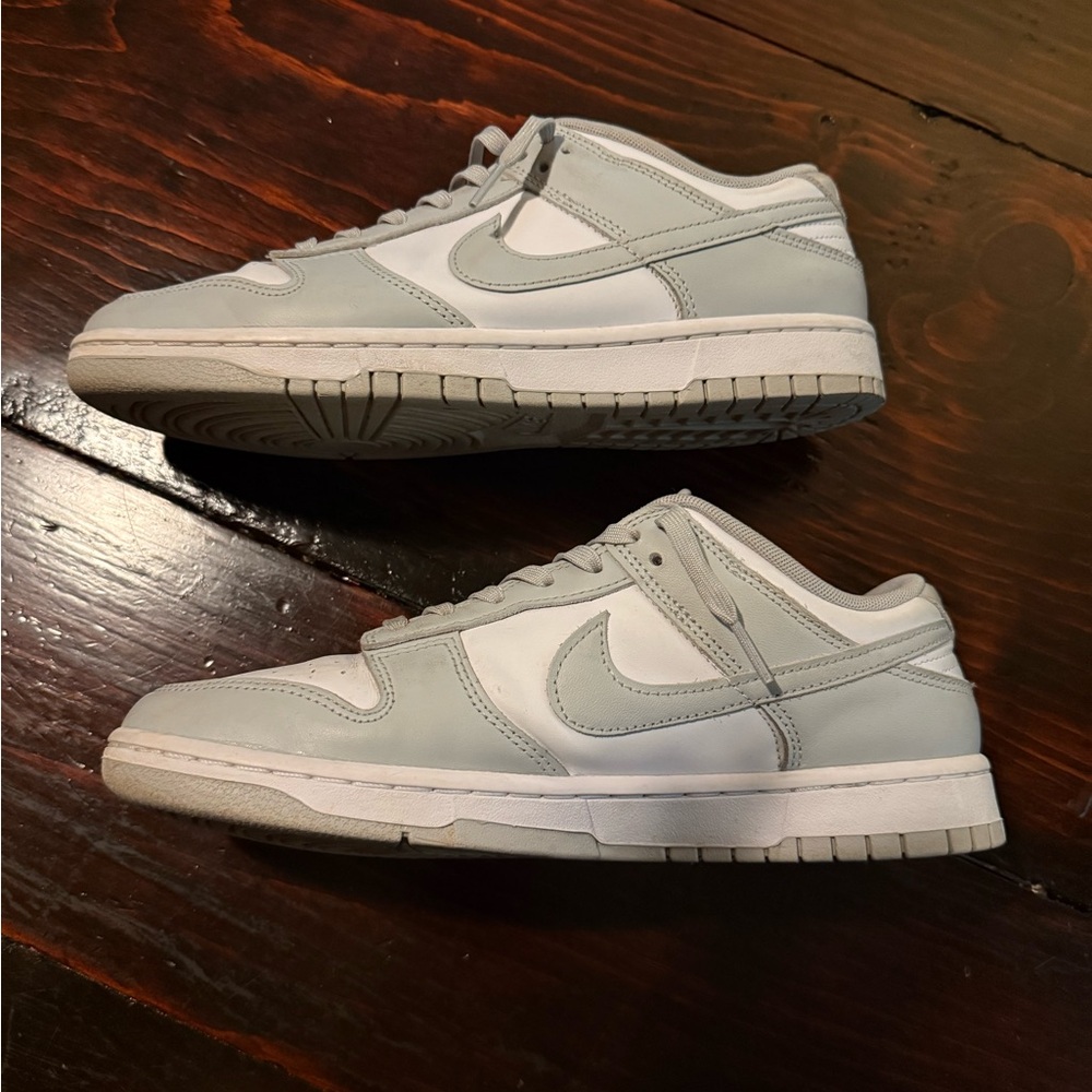 Nike Light Gray and White Low-Top Dunks Men’s size 9.5